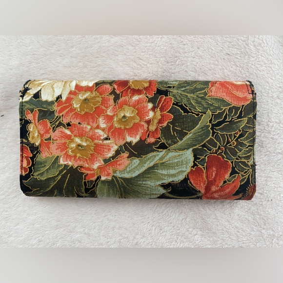 AVON FLORAL WALLET - Picture 2 of 7